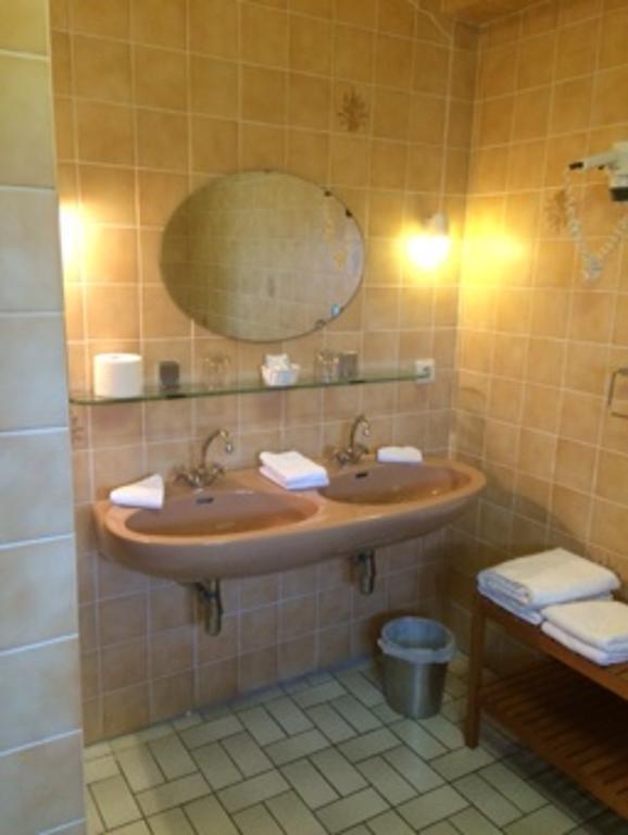 וירטון Hotel La Venerie חדר תמונה